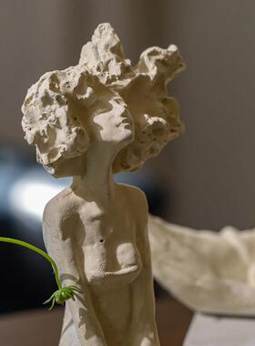 掬涵维纳斯少女摆件轻奢覆古客厅茶几桌面装饰人物创意小众ins风