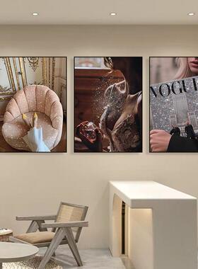 现代轻奢高级感沙发背景墙装饰画画欧美时尚杂志美容院服装店挂画