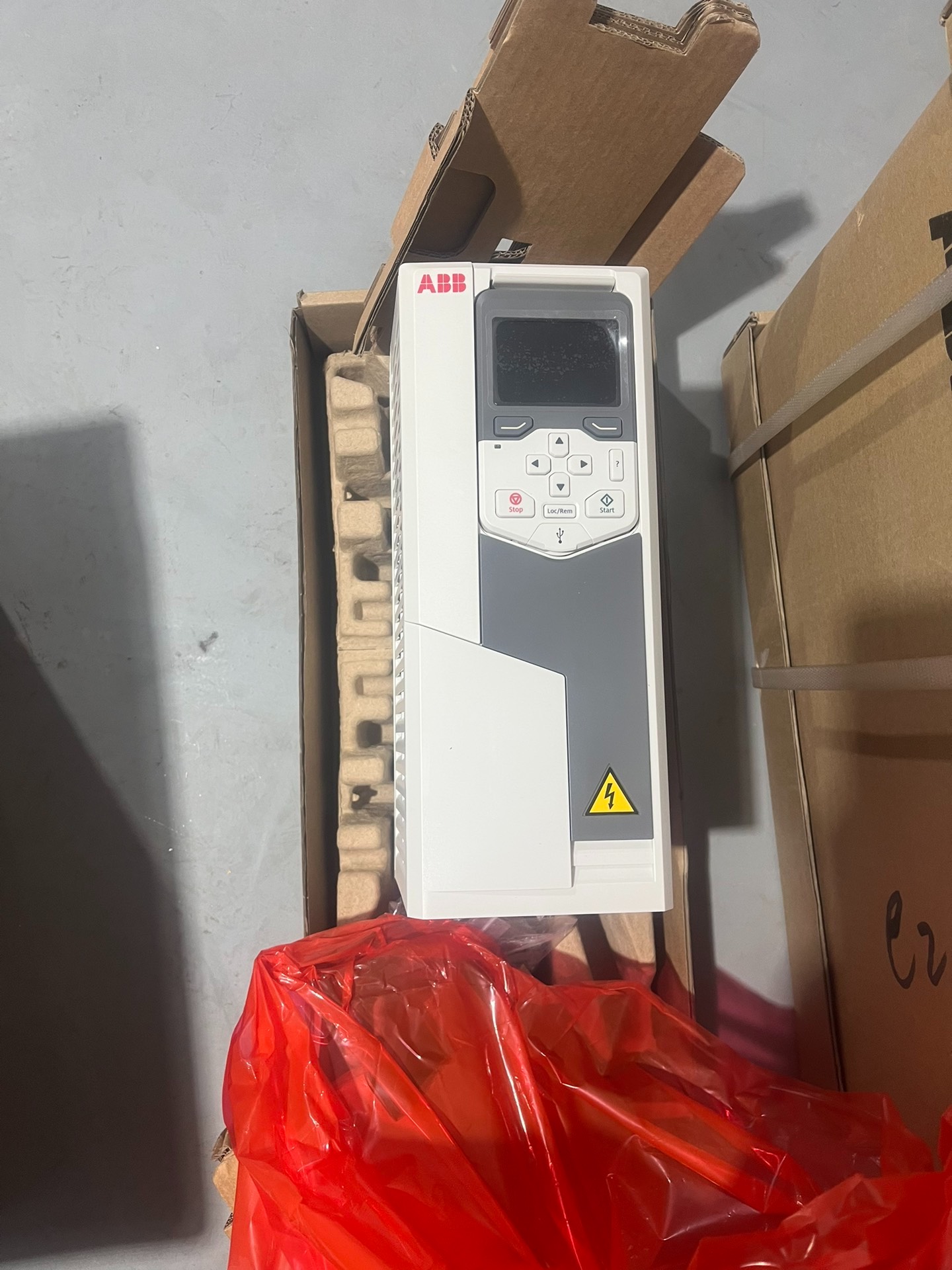 全新ABB变频器 ACS580-01-05A7-4 全新带包价格咨询客服 - 图2