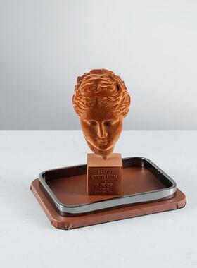 现代轻奢创意树脂摆件玄关装饰品人物办公室客厅创意雕塑工艺品