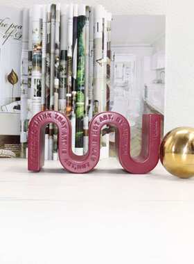 现代样板间几何小众抽象样板售楼处创意个性简约弯曲摆件桌面红色