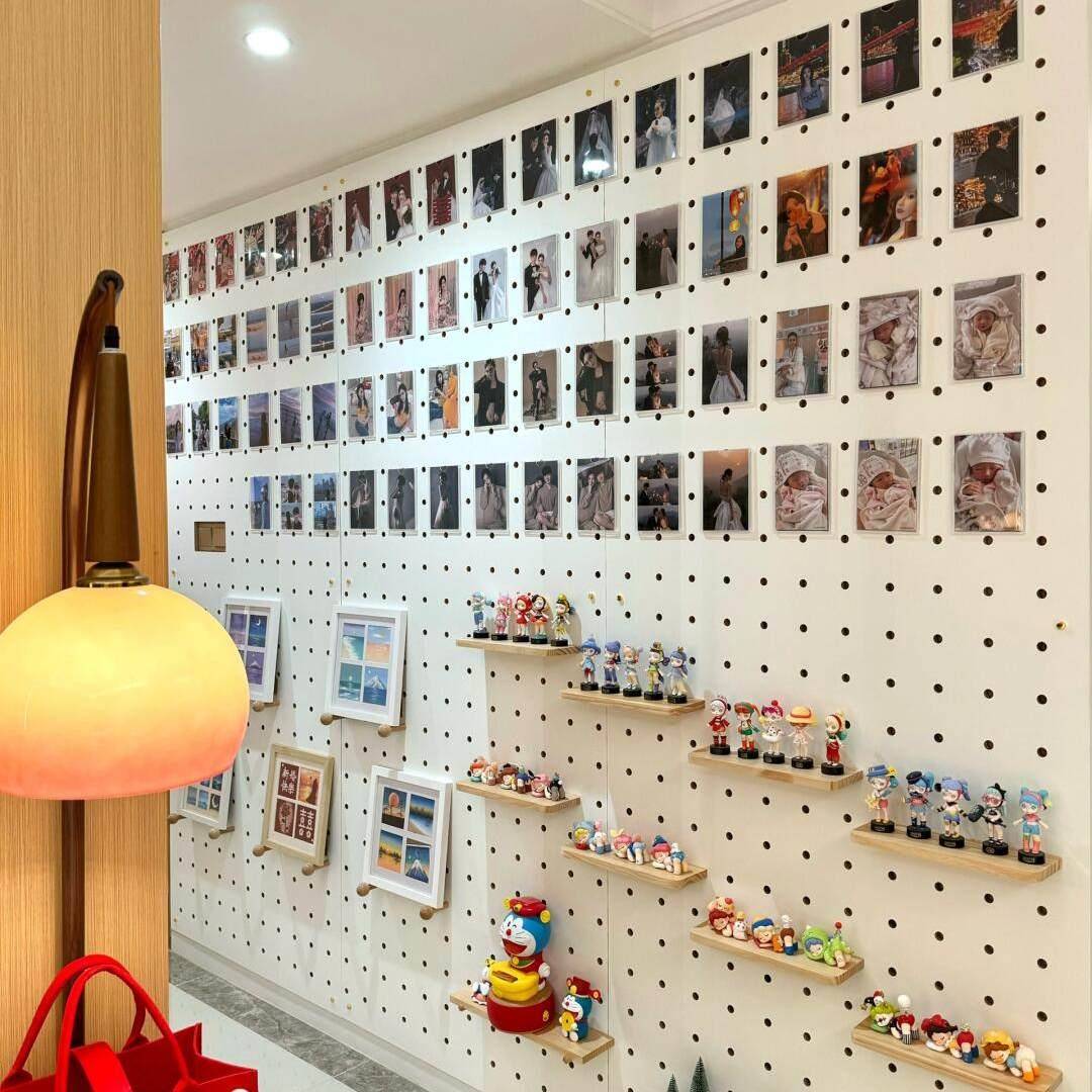 Entrance entrance creative photo wall solid wood hole board storage rack whole wall family portrait children's photo display rack