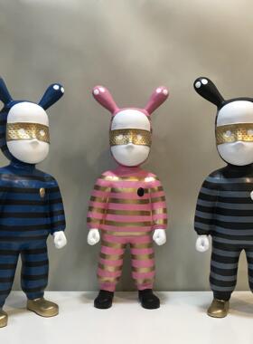 卡通公仔流氓兔人物落地摆件大型创意北欧客厅玄关样板房间装饰品
