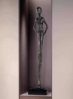 细长抽象雕塑人物装饰品样板间办公室会所壁龛艺术铁艺金属铝摆件