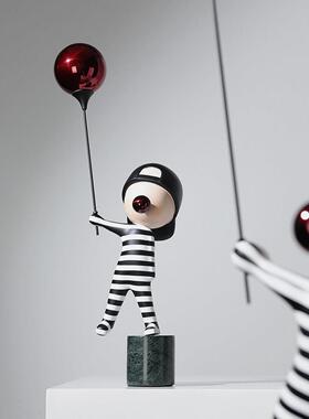 简约现代气球男孩人物雕塑摆件样板房间客厅电视柜桌面软装饰品