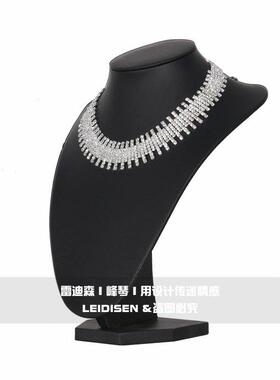 简约样品屋展示中心样板房衣帽间卧室项炼吊坠模特组合摆件饰品装