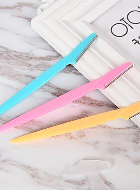 A set of 3 easy-to-use eyebrow grooming razors, perfect for