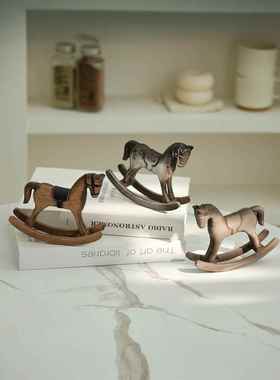 复古怀旧木马摆件ins风客厅卧室玄关木雕摇摇马木制桌面装饰摆件