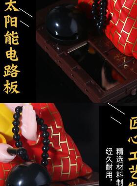 创意小和尚家居摆件车载太阳能公仔可爱车上中控台车内装饰用品男