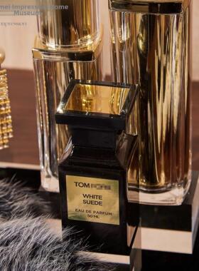 现代无障碍豪华风格样板间衣帽间卧室梳妆台装饰套装香水化妆品道