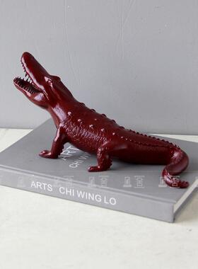 现代简约合金铸造鳄鱼摆件样板房售楼部酒店大厅书房衣帽间装饰品