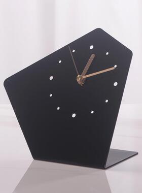 极轻座奢几何钟客厅艺术简钟表金属摆客厅RTI书桌现代简约件时钟