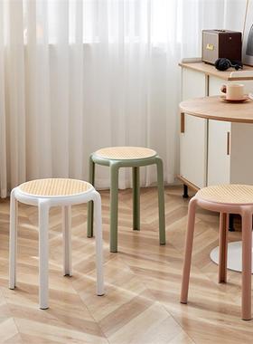 加厚塑料凳子可叠放家用餐桌椅简约时尚创意圆凳仿藤编椅子高板凳