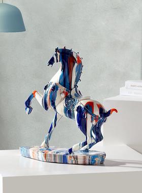 正品现代淋色饰彩马摆件客厅关玄公办室书房桌面装招财新居创意摆