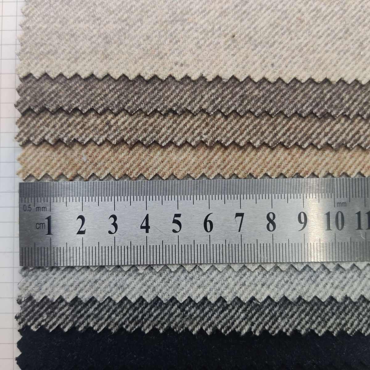 50|薄布法兰新款520羊毛毛呢服装面料平纹呢呢克 粗纺现货30斜纹- - 图2