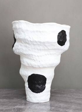 现代简黑白树脂花器锥形点花器卧室黑客厅餐厅桌约面玄0001饰关品