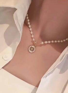 法式优雅珍珠OT扣款纽扣吊坠项链配饰女轻奢气质百搭秋冬毛衣链