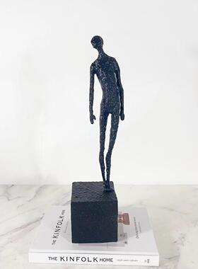 现代简约创意金属抽象人物摆件样板间展厅家居客厅玄关柜软装饰品