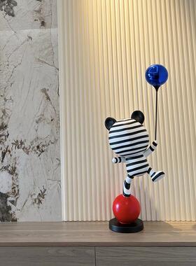 现代风简约暴力熊客厅电视柜台面装饰摆饰玄关卡通落地雕塑装饰品