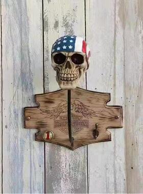 新款直销跨境创意摩托车骷髅头盔架树脂摆件工艺鬼屋恐怖欧美室内