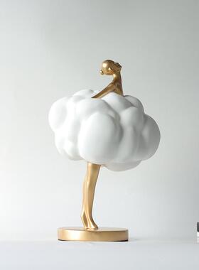 现代简约创意白色云朵人物玄关摆件家居客厅电视柜装饰品酒店摆设