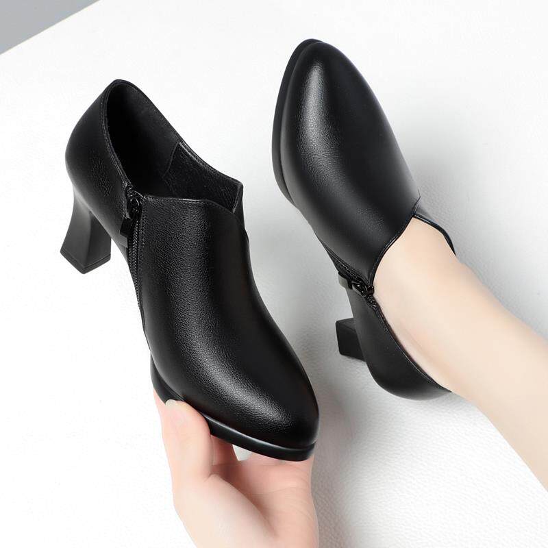 正品秋妈妈鞋子软底春女款单鞋鞋2025新款中中老年年高跟真皮春季 - 图1