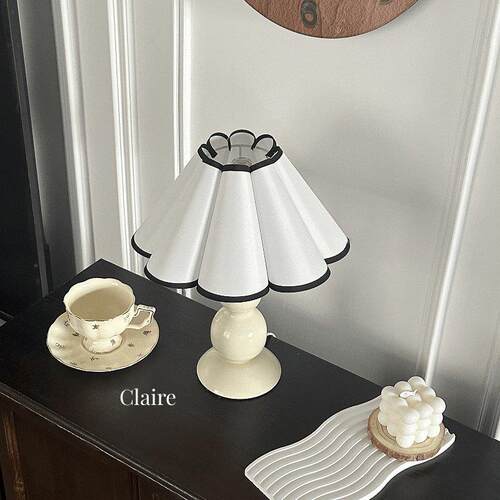 百褶台灯卧室照明少女北欧床头灯创意床头灯插电式法式风复古台灯 - 图3