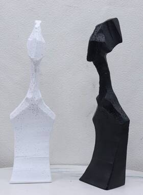 现代极样简人黑树脂摆件色抽象火柴物树脂小摆件板间别玄关桌面墅