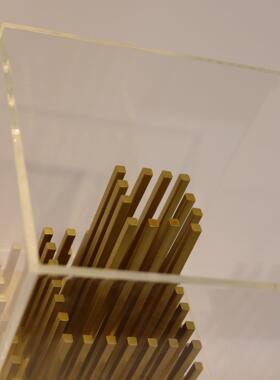 现代轻奢样板间酒店客厅摆件 立体抽象悬浮倒影亚克力金属工艺品