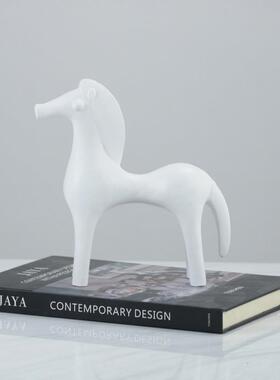 书现代简约家树脂摆件动物马样板间房客厅卧室米尚兰时居软JNA装