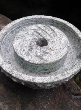 天然喷水流水转运石磨球摆件覆古怀旧水晶球石材石磨庭院流水装饰