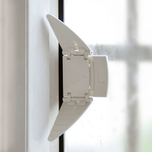 Детская защитная коляска, оконный замок