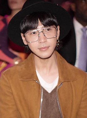 明日之子华晨宇baby女平光眼镜