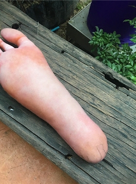 国外独立设计恶趣味暗黑怪品味抱枕靠垫玩偶你的好朋友