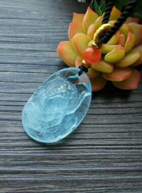 冰清玉洁雕刻海蓝宝