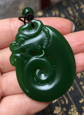 天然菠菜绿仿古生肖项链玉猪龙