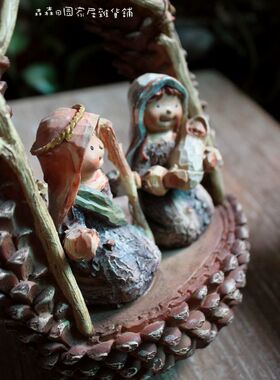 卡通人物仿木雕刻松果家居装饰品