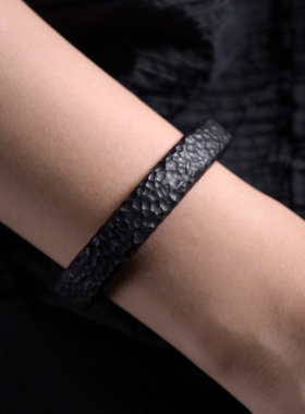 曲尾花黑檀木椭圆肌理匠人手镯