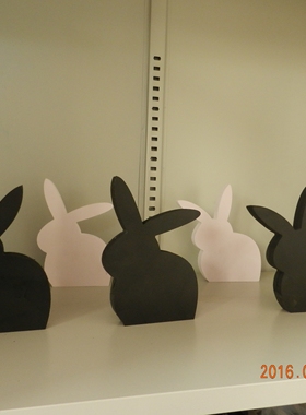 黑白色木质兔子时尚风婚礼小摆件