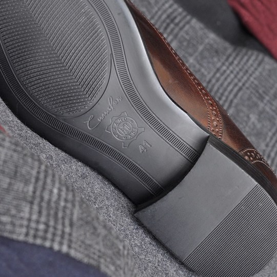 手工真皮男士尖头商务正装皮鞋透气固特异布洛克款式雕花休闲男鞋