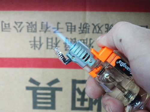 Творческий ветрозащитный более легкий личный надувный фейгарный брызговик с брызги с брызги с помощью высокотемпературного сварного газа Электронный зажигалка