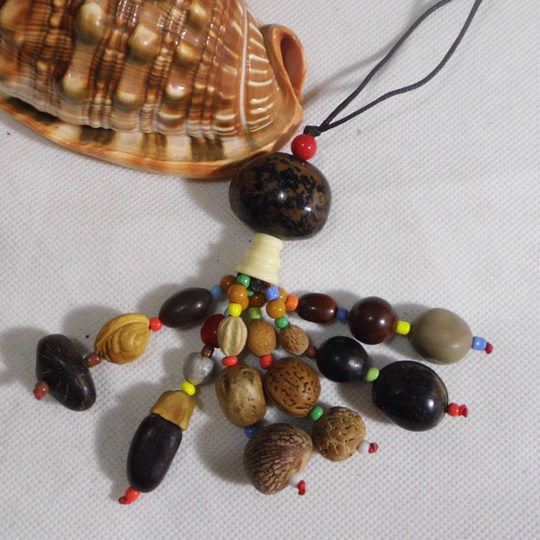 Bodhi seed eighteen pendant hand jewelry mascot natural