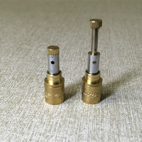 Мундштук, чемодан, универсальные аксессуары