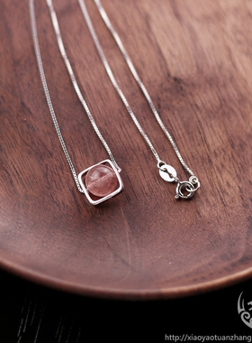 纯银方块月光石草莓晶细款吊坠