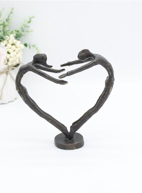 铸铁北欧铁艺工艺品情侣办公室桌面摆件家居装饰样V板房情人节礼