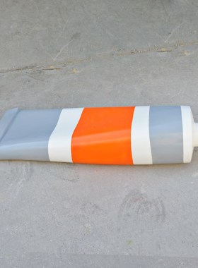 玻璃钢牙膏雕塑户外大型仿真摆件公花园林景观绿地草坪颜料瓶装饰