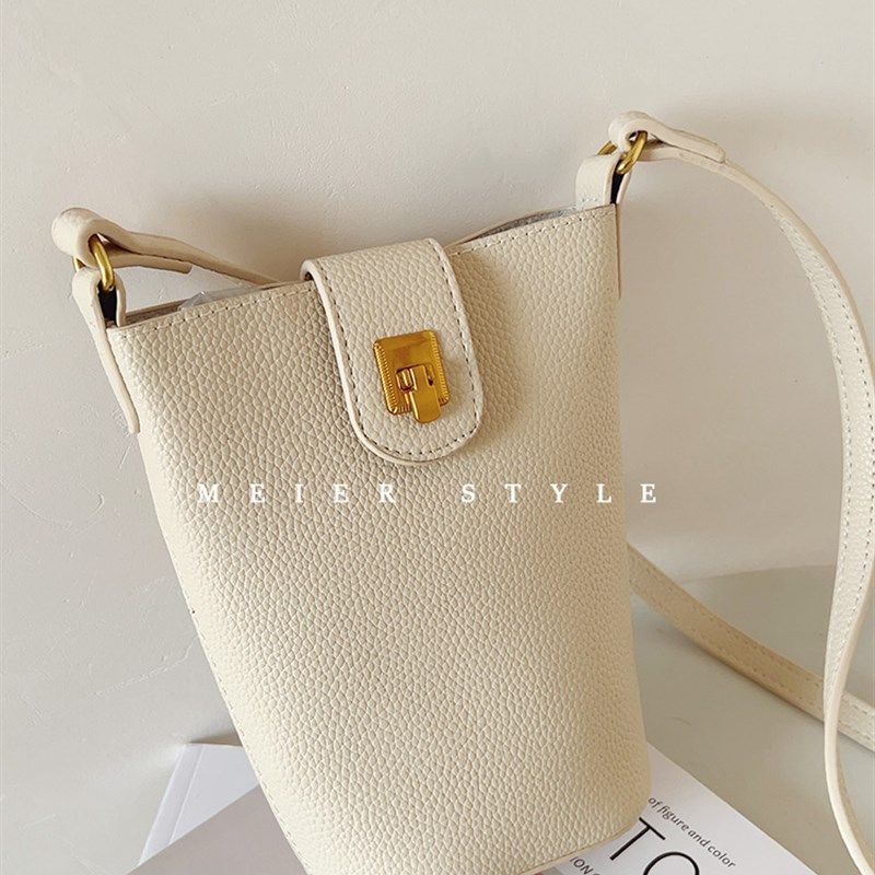 2024春季新款迷你水桶包手机包休闲锁扣单肩斜挎包软皮翻盖包女包,淘宝优惠券,粉丝福利购,淘宝优惠卷