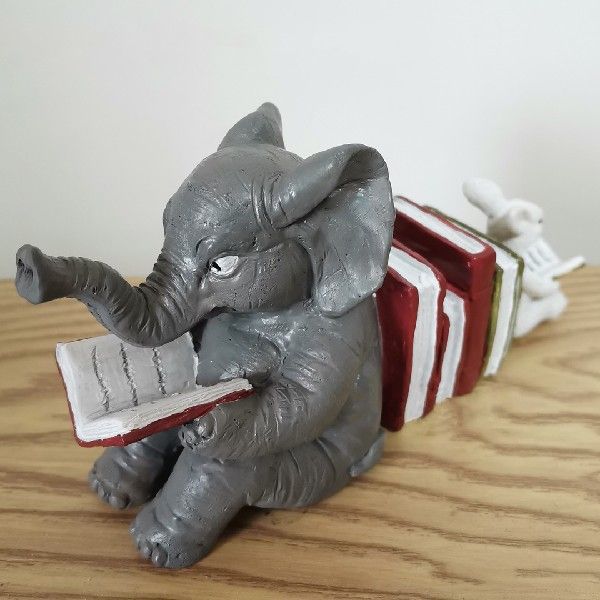 速发Elephant And Rabbit Reading Statue Ornament Resin Craft - 图3