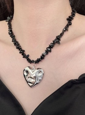 新款潮流不规则黑色串珠褶皱爱心吊坠锁骨链时尚轻奢小众气质项链