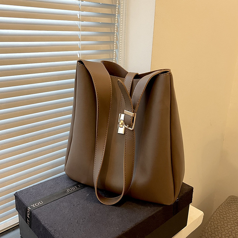 高级感洋派大容量包包2023新款女包秋冬时尚爆款斜挎包单肩水桶包,淘宝优惠券,粉丝福利购,淘宝优惠卷